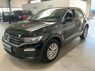 Usata VW T-Roc Style 116 CV (85 kW) 2018 Nero SUV