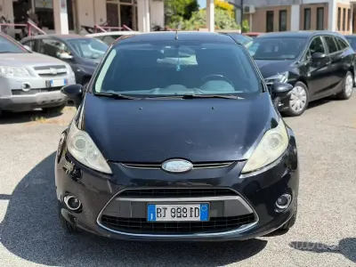 Usata Ford Fiesta 90 CV (66 kW) 2008 Nero Utilitaria