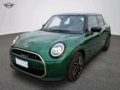 Usata Mini Cooper Favoured 150 kW (204 CV) 2025 Verde Utilitaria