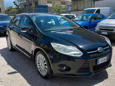 Begagnad Ford Focus Titanium 116 HK (85 kW) 2012 Svart Sedan