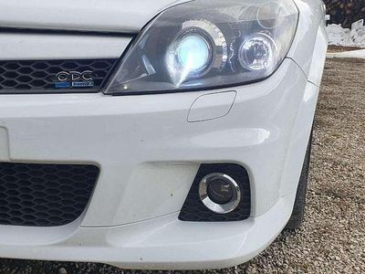 Usata Opel Astra Edition 241 CV (177 kW) 2009 Bianco Berlina