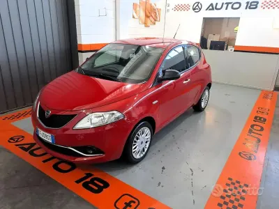 Usata Lancia Ypsilon 69 CV (50 kW) 2016 Rosso Utilitaria