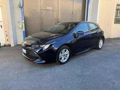 Usata Toyota Corolla Business Edition 140 CV (102 kW) 2023 Deep blue metallic Berlina