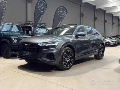 Usata Audi Q8 Sport 286 CV (210 kW) 2019 Grigio metallizzato SUV