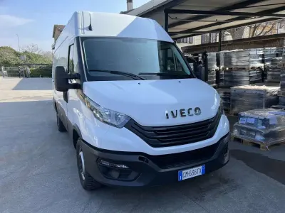 Usata Iveco Daily 136 CV (100 kW) 2023