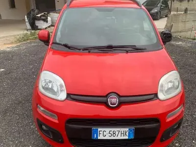 Usata Fiat Panda Lounge 95 CV (69 kW) 2017 Rosso Utilitaria