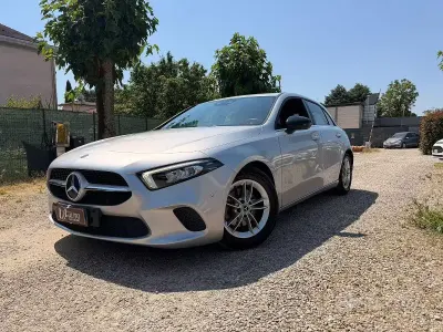 Usata Mercedes A180 Business 116 CV (85 kW) 2019 Argento Berlina