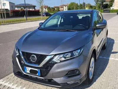 Usado Nissan Qashqai 140 CV (102 kW) 2020 Gris SUV