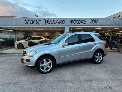 Usata Mercedes ML320 224 CV (164 kW) 2005 Grigio SUV