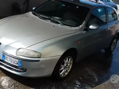 Usata Alfa Romeo 147 105 CV (77 kW) 2001 Grigio Utilitaria