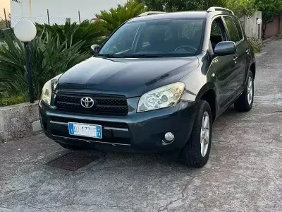 Usata Toyota RAV4 136 CV (100 kW) 2006 Bluazzurro SUV