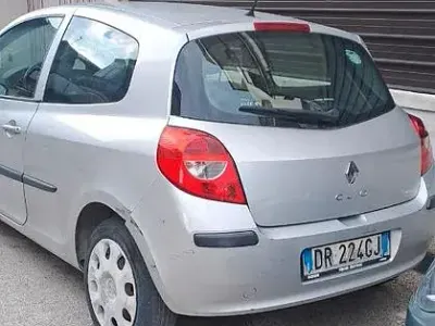 Usata Renault Clio II 65 CV (47 kW) 2008 Grigio Berlina