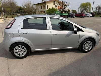 Usata Fiat Punto Lounge 84 CV (61 kW) 2015 Argento Utilitaria