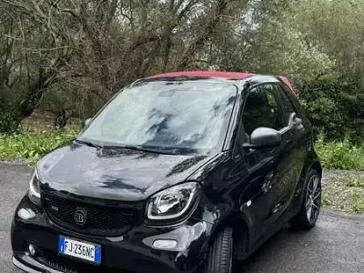 Usata Smart ForTwo Cabrio Brabus 109 CV (80 kW) 2017 Nero Cabrio