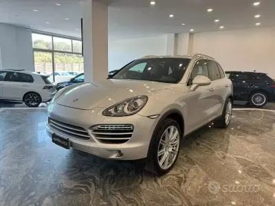 Usata Porsche Cayenne 239 CV (175 kW) 2010 Grigio SUV