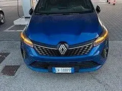 Usata Renault Clio 101 CV (74 kW) 2024 Blu Utilitaria