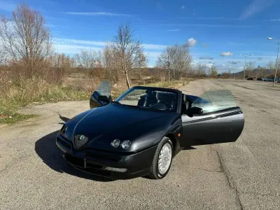 Usata Alfa Romeo Spider Lusso 150 CV (110 kW) 1997 Nero Cabrio