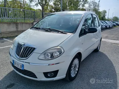 Gebraucht Lancia Ypsilon Gold 77 PS (56 kW) 2012 Weiß Kleinwagen