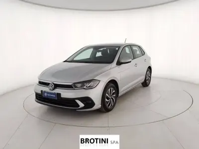 Usata VW Polo Life 95 CV (69 kW) 2025 Grigio Utilitaria