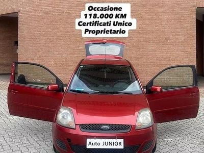 Usata Ford Fiesta Ghia 80 CV (58 kW) 2008 Rosso Utilitaria