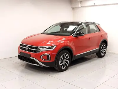 Usata VW T-Roc Style 116 CV (85 kW) 2024 Kings red metallizzato nero SUV