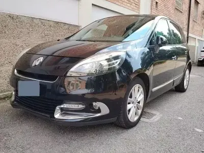 Usata Renault Scénic III 110 CV (80 kW) 2012 Nero Monovolume