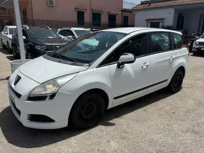 Usata Peugeot 5008 Business-Line 112 CV (82 kW) 2012 Bianco Monovolume