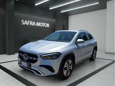 Usata Mercedes GLA180 Advanced 116 CV (85 kW) 2025 Argento SUV