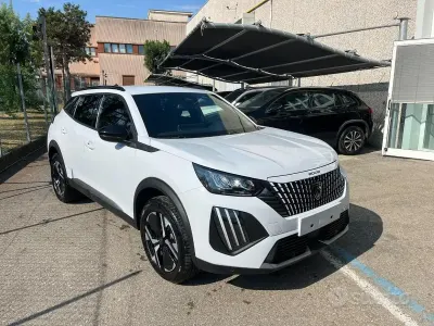Usata Peugeot 2008 Allure 136 CV (100 kW) 2025 Bianco SUV
