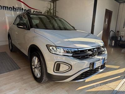 Usata VW T-Roc Life 116 CV (85 kW) 2024 Grigio SUV