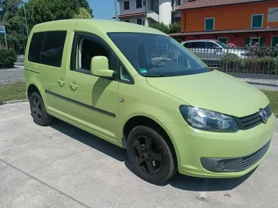 Usata VW Caddy Trendline 105 CV (77 kW) 2011 Verde pastello Monovolume