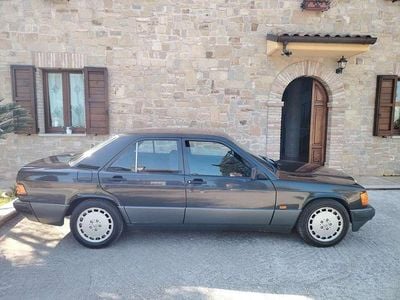 Usata Mercedes 190 122 CV (89 kW) 1990 Grigio Berlina