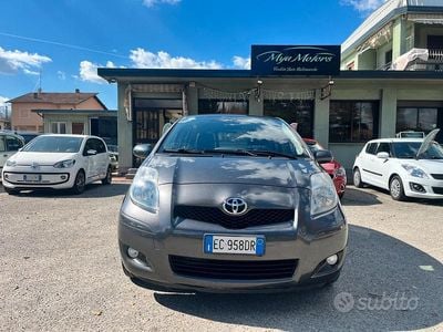 Usata Toyota Yaris Sol 100 CV (73 kW) 2010 Grigio Utilitaria
