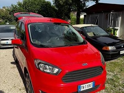 Usata Ford Tourneo Courier 100 CV (73 kW) 2018 Rosso Monovolume