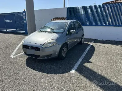 Usata Fiat Grande Punto 75 CV (55 kW) 2007 Grigio Utilitaria
