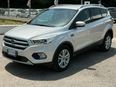 Usata Ford Kuga Titanium 120 CV (88 kW) 2017 Grigio SUV