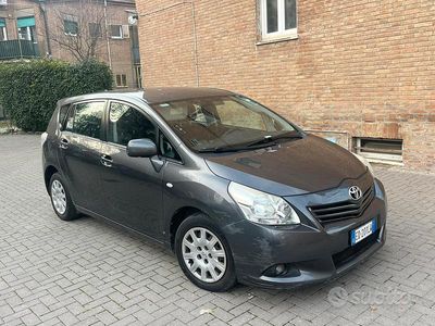 Usata Toyota Verso Sol 126 CV (92 kW) 2010 Grigio Monovolume