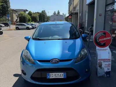 Usata Ford Fiesta Titanium 82 CV (60 kW) 2011 Bluazzurro Berlina