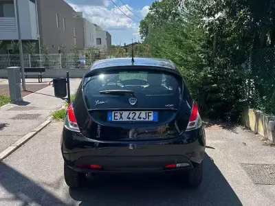 Usata Lancia Ypsilon 85 CV (62 kW) 2014 Nero Utilitaria