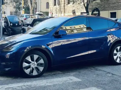 Usata Tesla Model Y 152 kW (208 CV) 2023 Blu/azzurro SUV