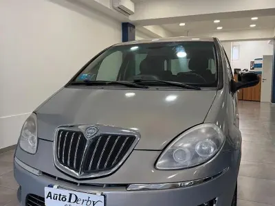 Usata Lancia Musa Gold 95 CV (69 kW) 2012 Beige Monovolume