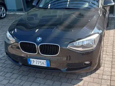 Usata BMW 118 Sport Line 143 CV (105 kW) 2013 Nero Utilitaria