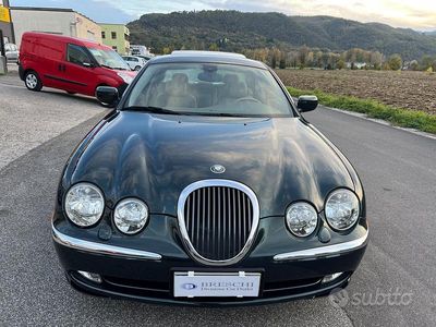 Usata Jaguar S-Type Executive 238 CV (175 kW) 2000 Verde Berlina