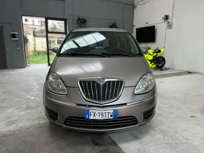 Usata Lancia Musa 69 CV (50 kW) 2007 Grigio Monovolume
