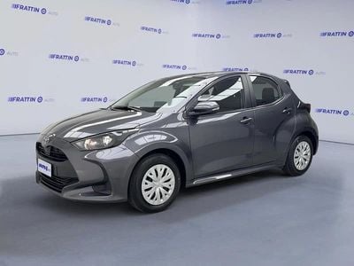 Usata Toyota Yaris Hybrid Active 172 CV (126 kW) 2022 Eclipse black Utilitaria