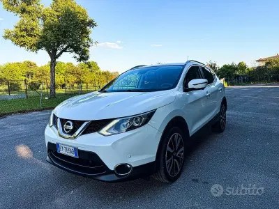 Usata Nissan Qashqai Tekna 131 CV (96 kW) 2015 Bianco SUV