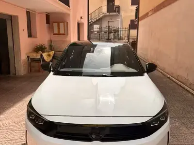 Usata Opel Corsa S 101 CV (74 kW) 2024 Bianco Utilitaria
