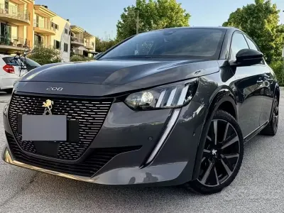 Usata Peugeot 208 GT 102 CV (75 kW) 2022 Grigio Utilitaria