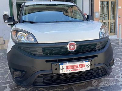 Begagnad Fiat Doblò Easy 90 HK (66 kW) 2022 Vit Minibuss