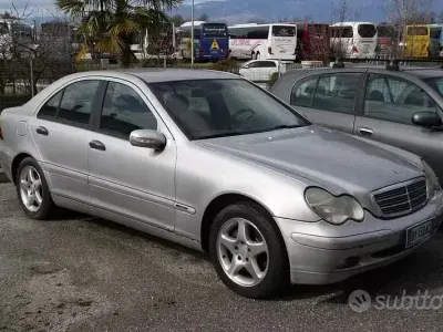 Usata Mercedes C220 Elegance 143 CV (105 kW) 2001 Grigio Berlina